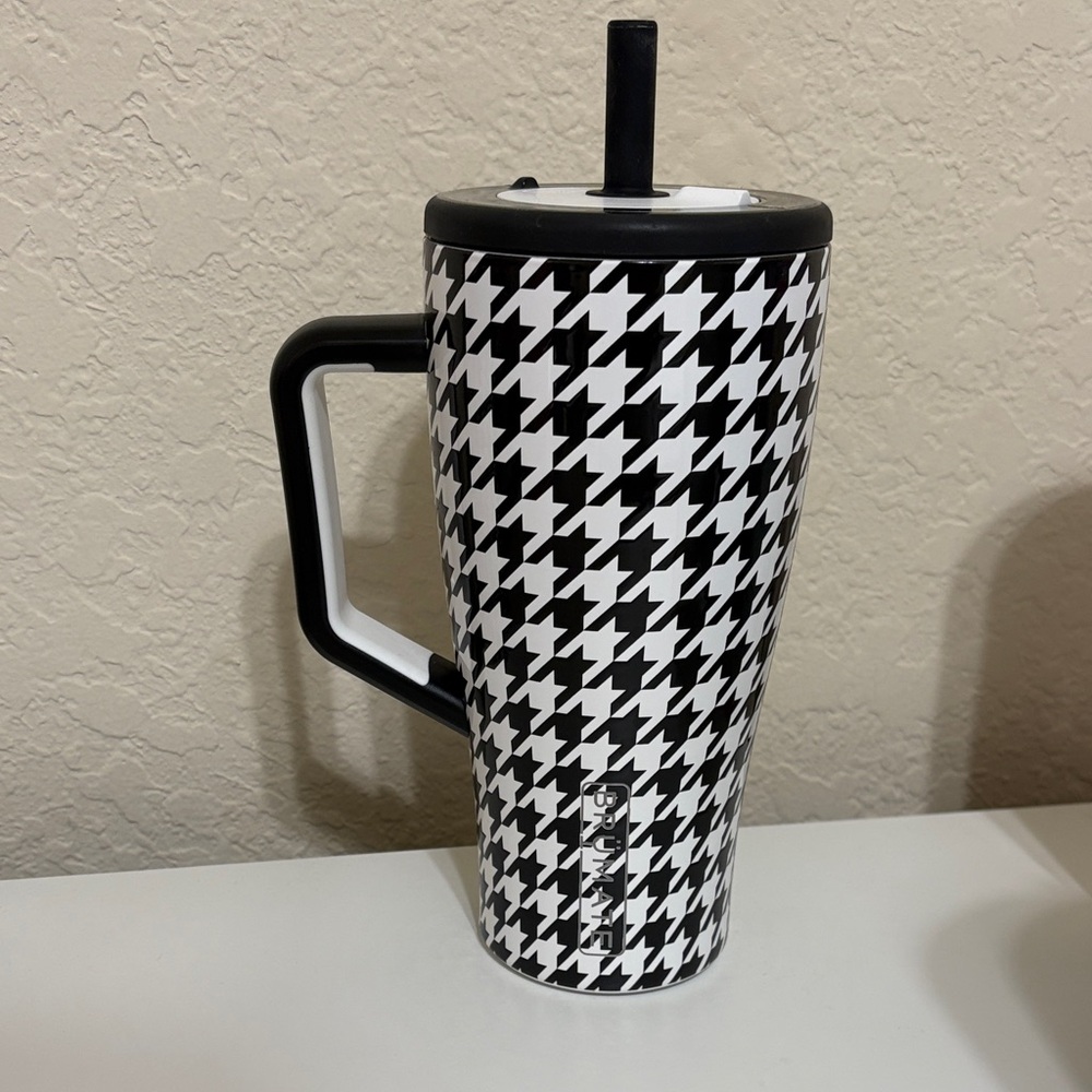 BRUMATE e Houndstooth Travel Tumbler with Handle
